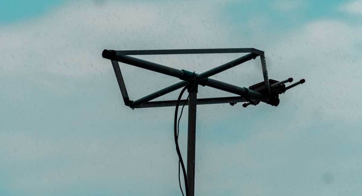 How to Hook an Antenna Up to a Digital TV